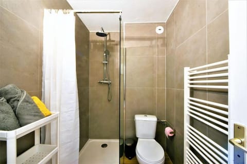 EMbnb - Studio Near Geneva - S204,4 Apartment in Annemasse