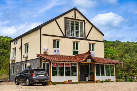 Property building, Day
