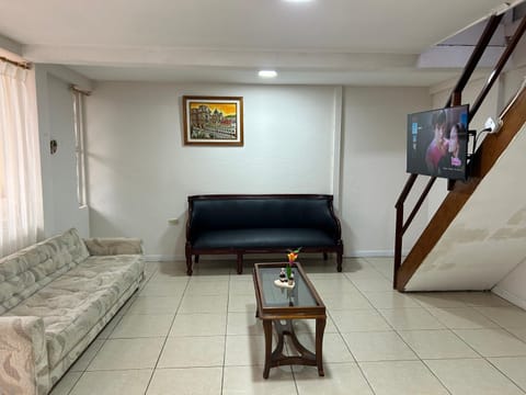 TV and multimedia, Living room, Seating area, Facility for disabled guests
