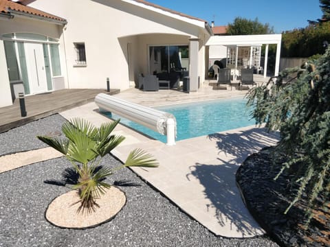 Patio, Pool view, Swimming pool, Swimming pool, sunbed
