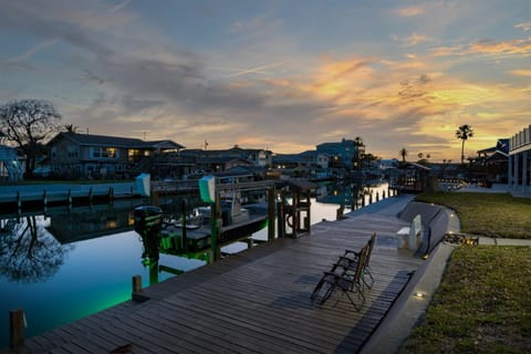 Neighbourhood, Natural landscape, Sunset