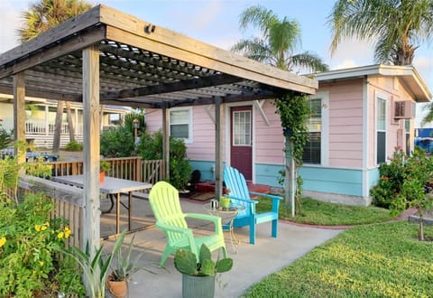Property building, Patio, Facade/entrance, Garden, Seating area