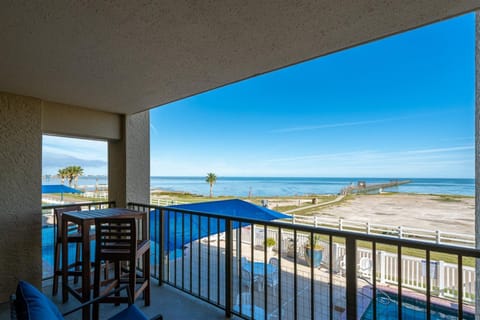 Balcony/Terrace, Seating area, Pool view, Sea view, Swimming pool