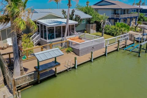 Property building, Bird's eye view, Balcony/Terrace, Seating area, River view