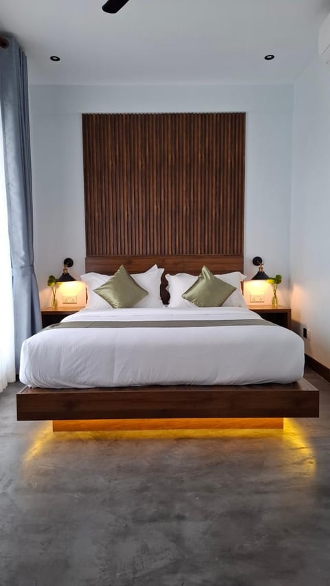 Bed, View (from property/room), Photo of the whole room, Seating area, Bedroom, City view, air conditioner