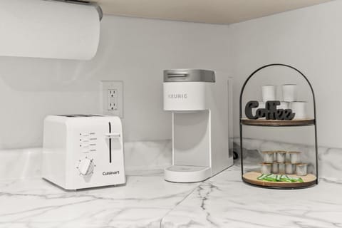 Coffee/tea facilities, toaster