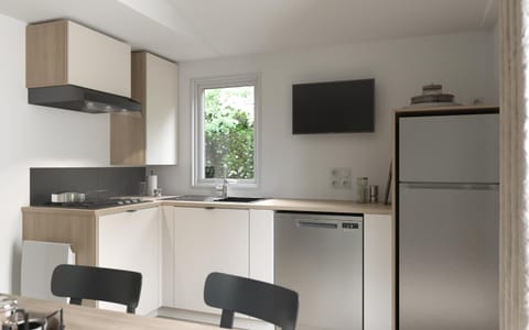 Hébergements camping "Les pieds dans l'eau" Campground/ 
RV Resort in Crozon