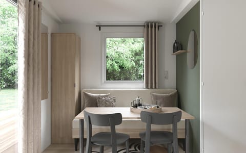 Hébergements camping "Les pieds dans l'eau" Campground/ 
RV Resort in Crozon