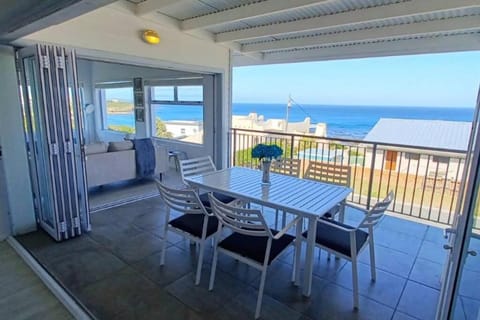 Natural landscape, View (from property/room), Balcony/Terrace, Balcony/Terrace, Seating area, Dining area, Sea view