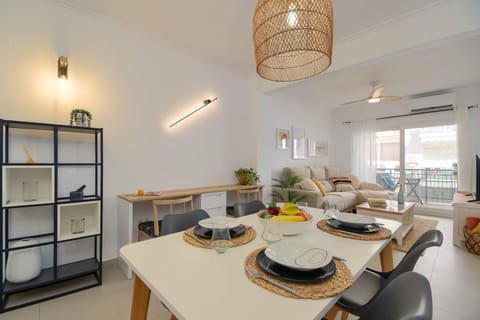 TV and multimedia, Balcony/Terrace, Lobby or reception, Dining area