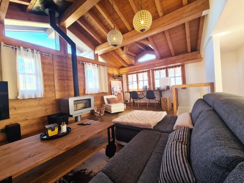 CHALET LA LOUVE, Courchevel 1650- 15 personnes Jacuzzi et Hammam Pistes 70 m,commerces 50m Chalet in Saint-Bon-Tarentaise