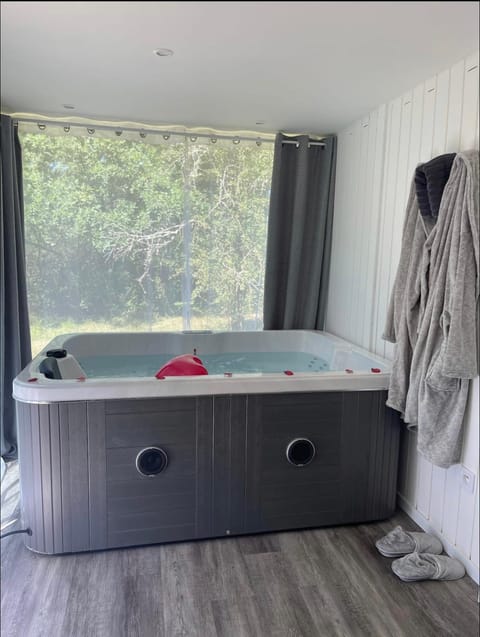 Hot Tub, Spa and wellness centre/facilities, Spa and wellness centre/facilities