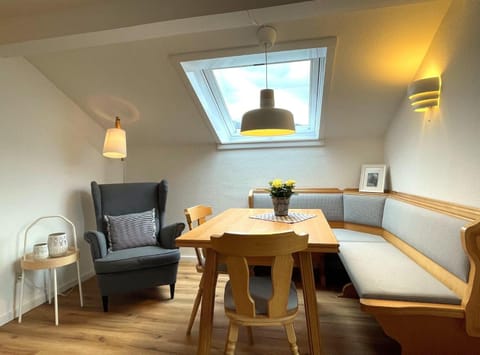 Seating area, Dining area