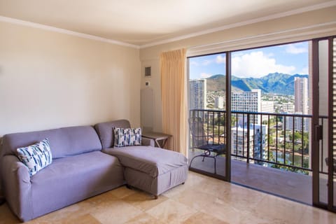Four Paddle Condominium 2210 Thirty plus night rental Apartment in Honolulu