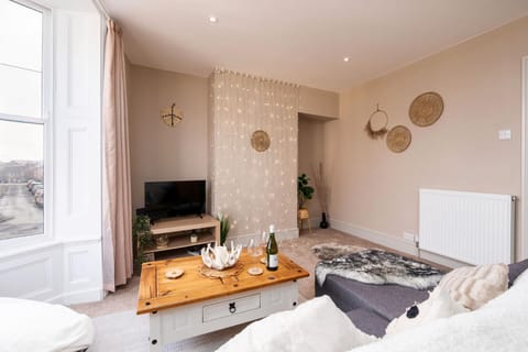 Library, Living room