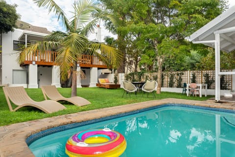 Property building, Patio, Garden, Garden, Garden view, Pool view, Swimming pool, Swimming pool, sunbed