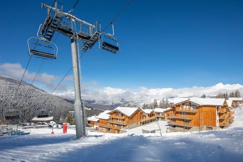 Property building, Day, Natural landscape, Winter, Mountain view