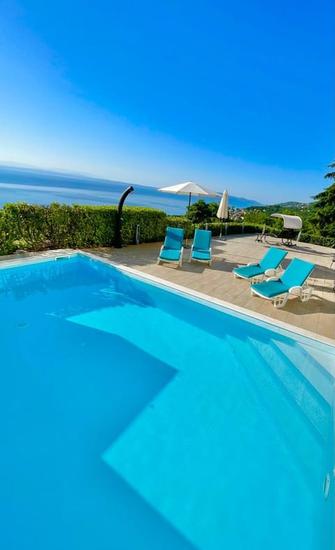 Day, Natural landscape, Balcony/Terrace, Pool view, Sea view, Swimming pool, sunbed