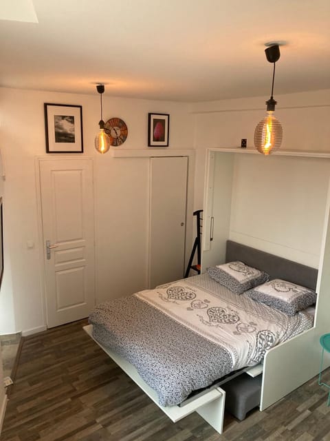 Bed, Night, Photo of the whole room, Bedroom