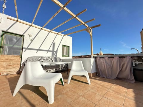 Balcony/Terrace, sunbed