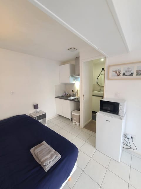 Bed, microwave, kitchen