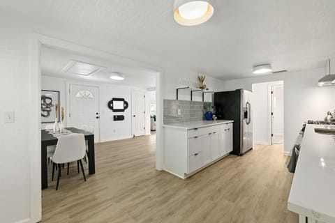 The Garden Cottage - Pet Friendly & 5 Mins to Town House in Saint Augustine