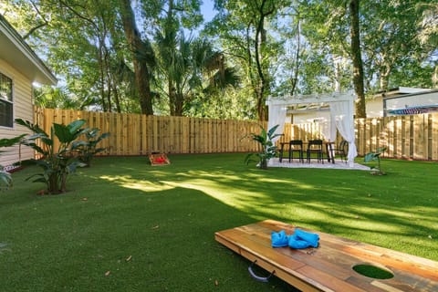 The Garden Cottage - Pet Friendly & 5 Mins to Town House in Saint Augustine