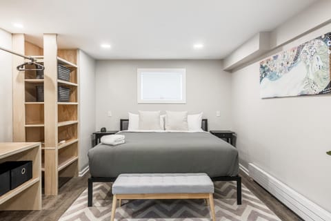 Adults Only - Walk to the United Center! Modern Touches Surround You - Check Out the Open Staircase! apts Apartment in Chicago