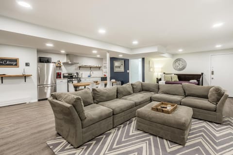Adults Only - Walk to the United Center! Modern Touches Surround You - Check Out the Open Staircase! apts Apartment in Chicago