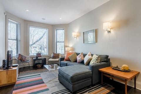 Logan Blvd Luxury! Enjoy the Well-Equipped Kitchen and Prime Location apts Apartment in Chicago