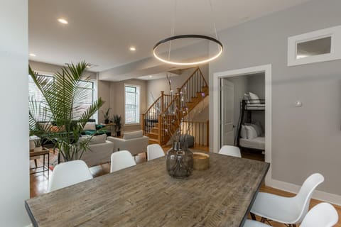 Go Grand in This Massive Old Town Mansion - Sleeps 22! apts Apartment in Chicago