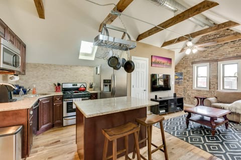 Old Town Elegance Awaits You in This Classic Chicago Stunner! apts Apartment in Bucktown