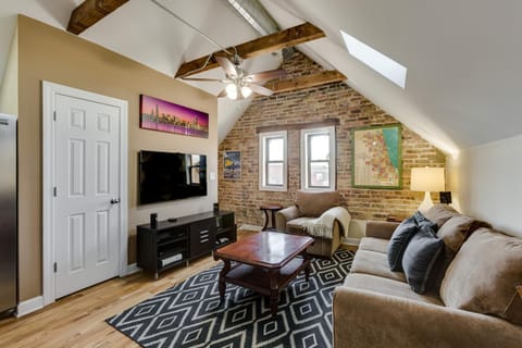 Old Town Elegance Awaits You in This Classic Chicago Stunner! apts Apartment in Bucktown