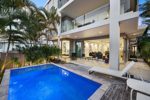 Property building, View (from property/room), Swimming pool, Swimming pool, sunbed