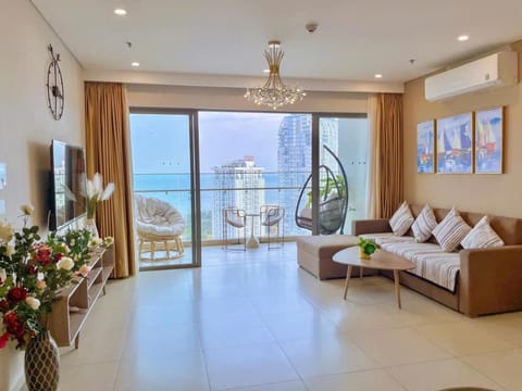 TV and multimedia, Living room, Seating area, Evening entertainment