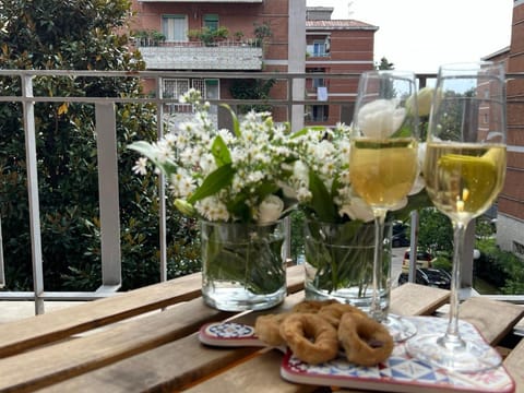 Day, View (from property/room), Balcony/Terrace, Food and drinks, Dining area, Food, Lunch, Dinner, Drinks