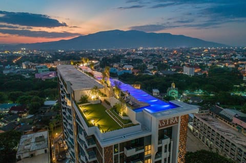 Property building, Natural landscape, City view, Mountain view, Pool view, Swimming pool, Sunset