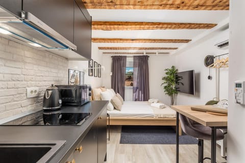 TV and multimedia, Kitchen or kitchenette, Photo of the whole room