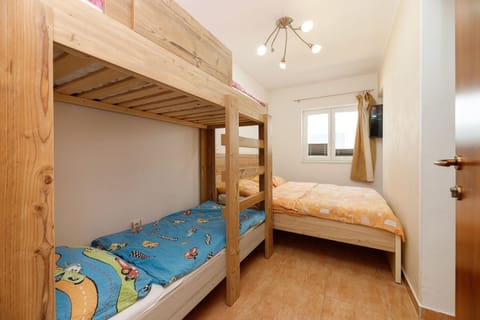 Bed, Bedroom, bunk bed