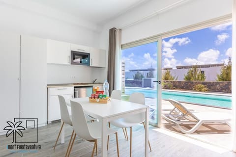 Dining area, Pool view