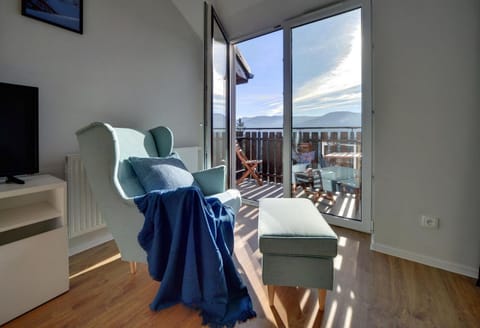 Balcony/Terrace, Seating area, Mountain view