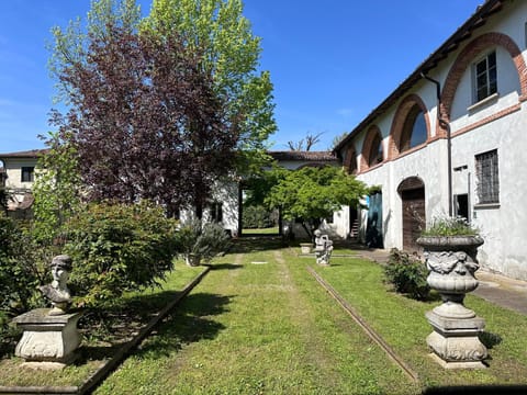 Property building, Spring, Day, Garden, Garden view