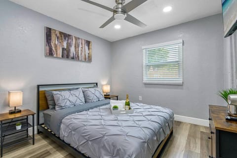 Heated Pool Home w PlayStation 5 & Games! House in Largo