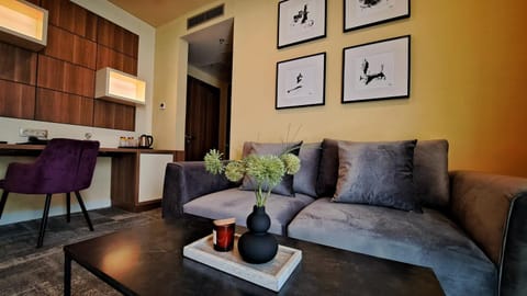 Living room, Seating area