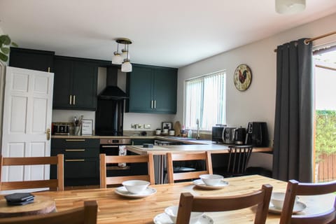 Whitepark Cottage - your home away from home House in Ballycastle