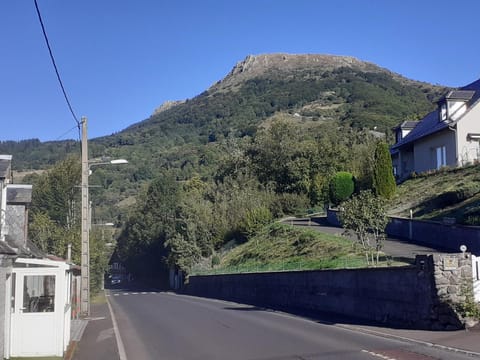 APPARTEMENT EN DUPLEX " LA DORDOGNE" dans maison individuelle Apartment in Auvergne-Rhône-Alpes