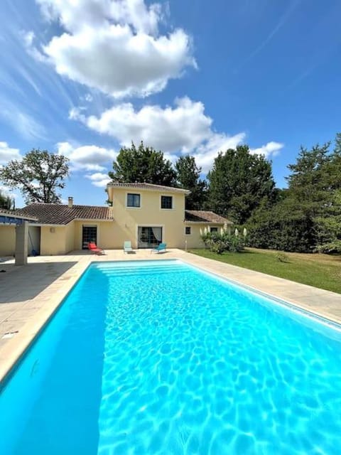Pool view, Swimming pool, sunbed