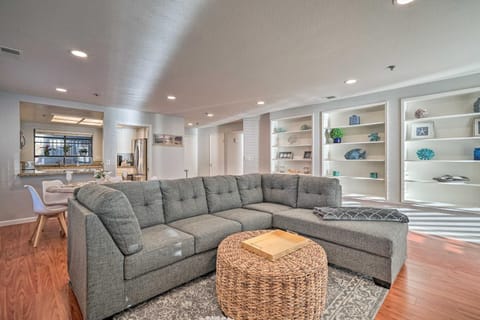 Less Than 1 Mi to Mussel Rock Park! Cliffside Pacifica Gem Apartment in Daly City