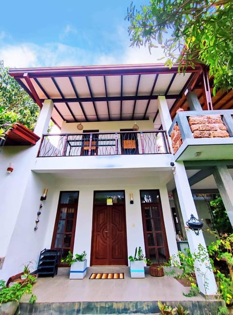 Property building, Facade/entrance, Balcony/Terrace, Garden view