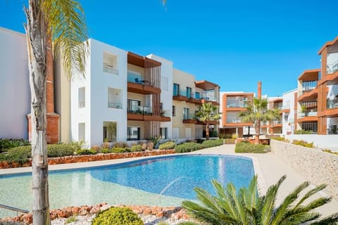 Spring, Winter, Summer, Garden, View (from property/room), Autumn, Swimming pool